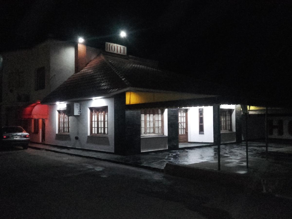Hotel Y Restaurant Don Quijote Macachín Екстериор снимка